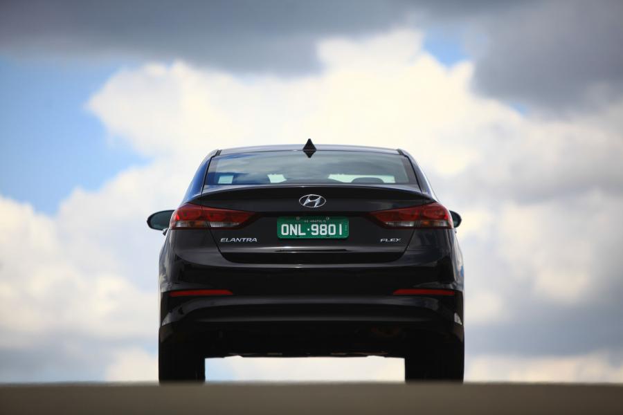  Hyundai Elantra Flex 2016 года  (LA) (фото 2 из 6)